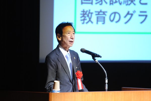 安井　利一